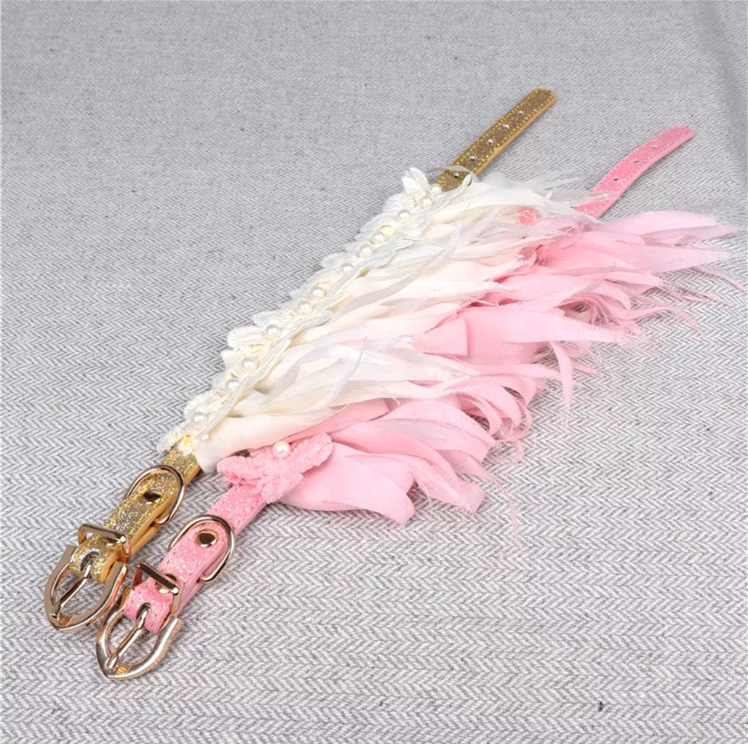 Dog feather with pearls collar/bandana.
Bougie princess. 10/13 in neck