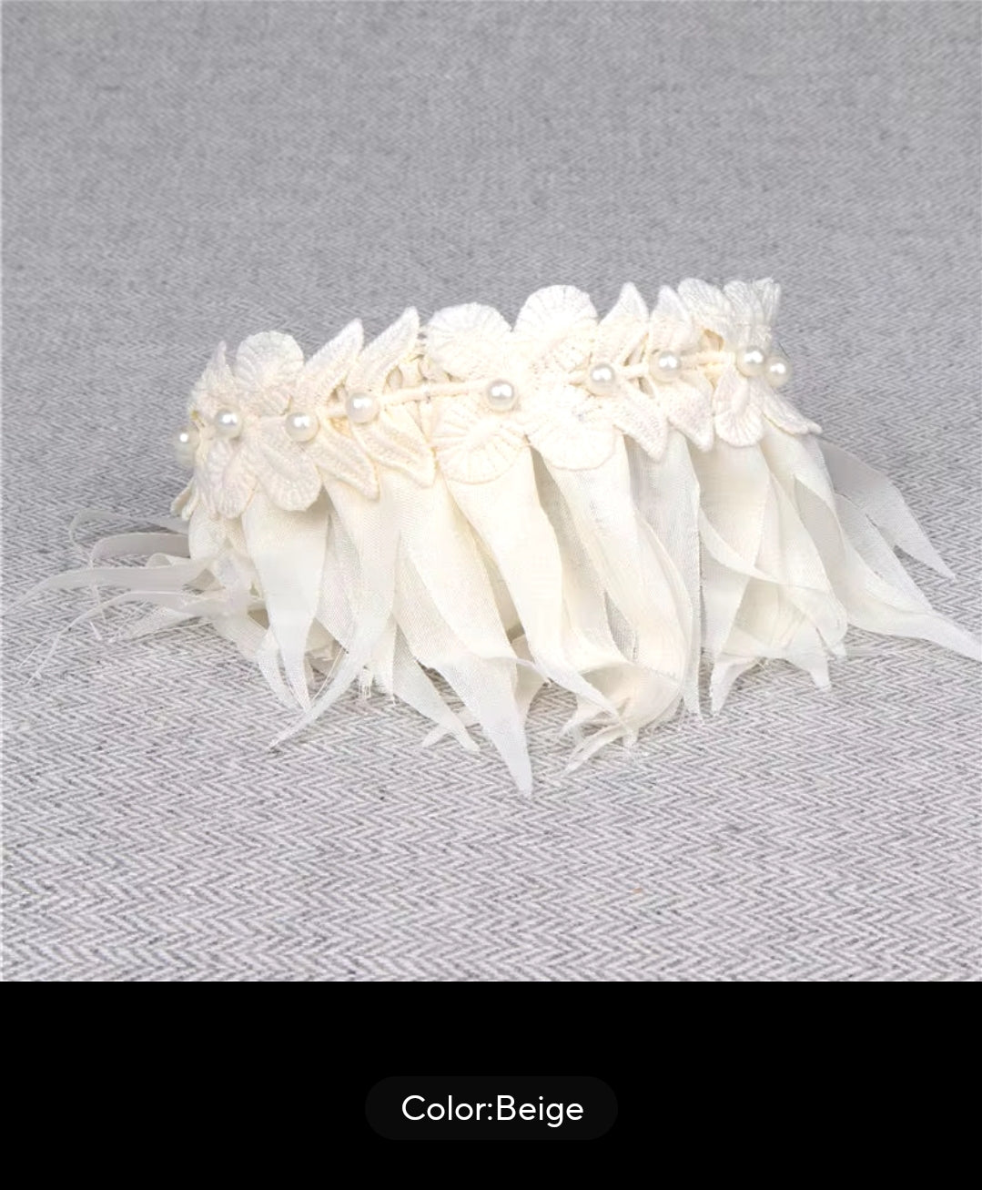Dog feather with pearls collar/bandana.
Bougie princess. 10/13 in neck