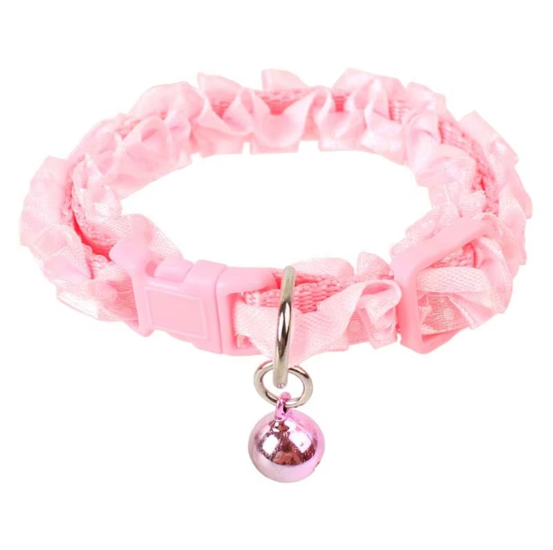 Dog/Cat ruffle collar with bell 7/10 in neck