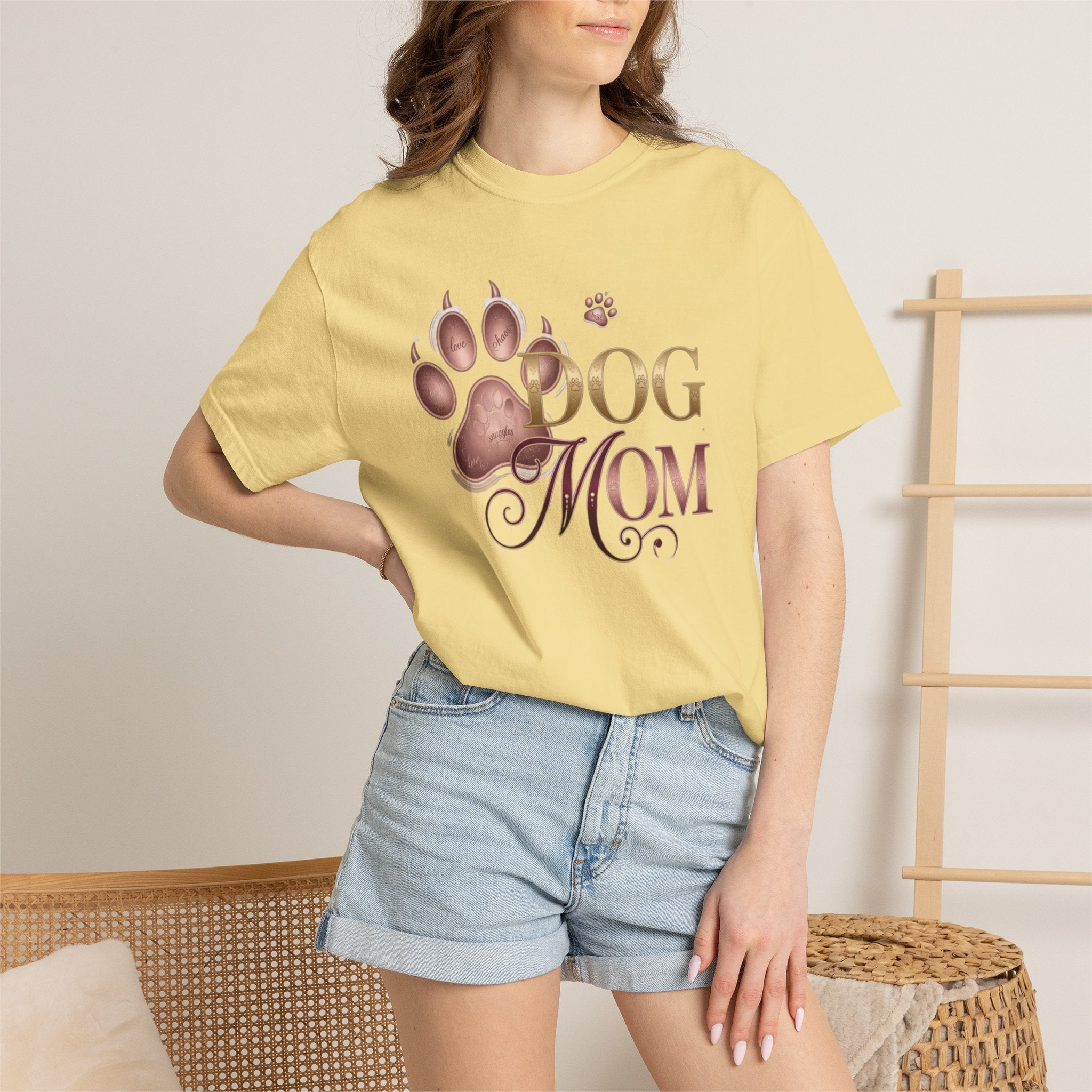 Dog Mom T-Shirt – Floral Pitbull Design, "Dog Mom" Graphic Tee for Pet Lovers