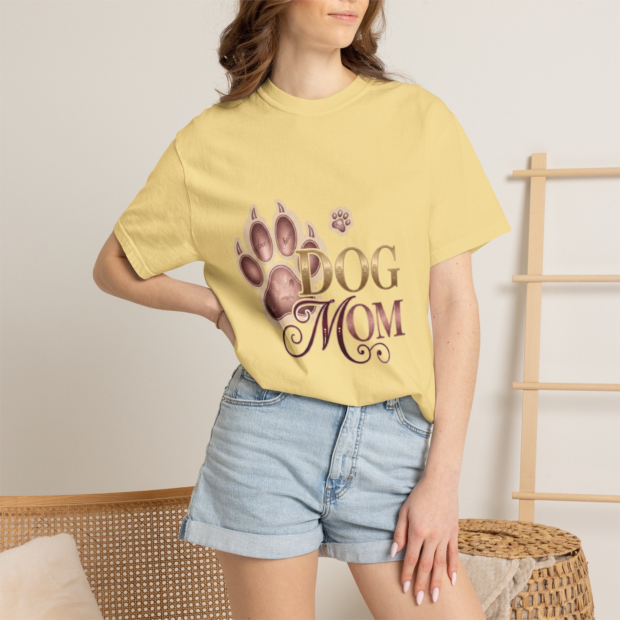 Dog Mom T-Shirt – Floral Pitbull Design, "Dog Mom" Graphic Tee for Pet Lovers