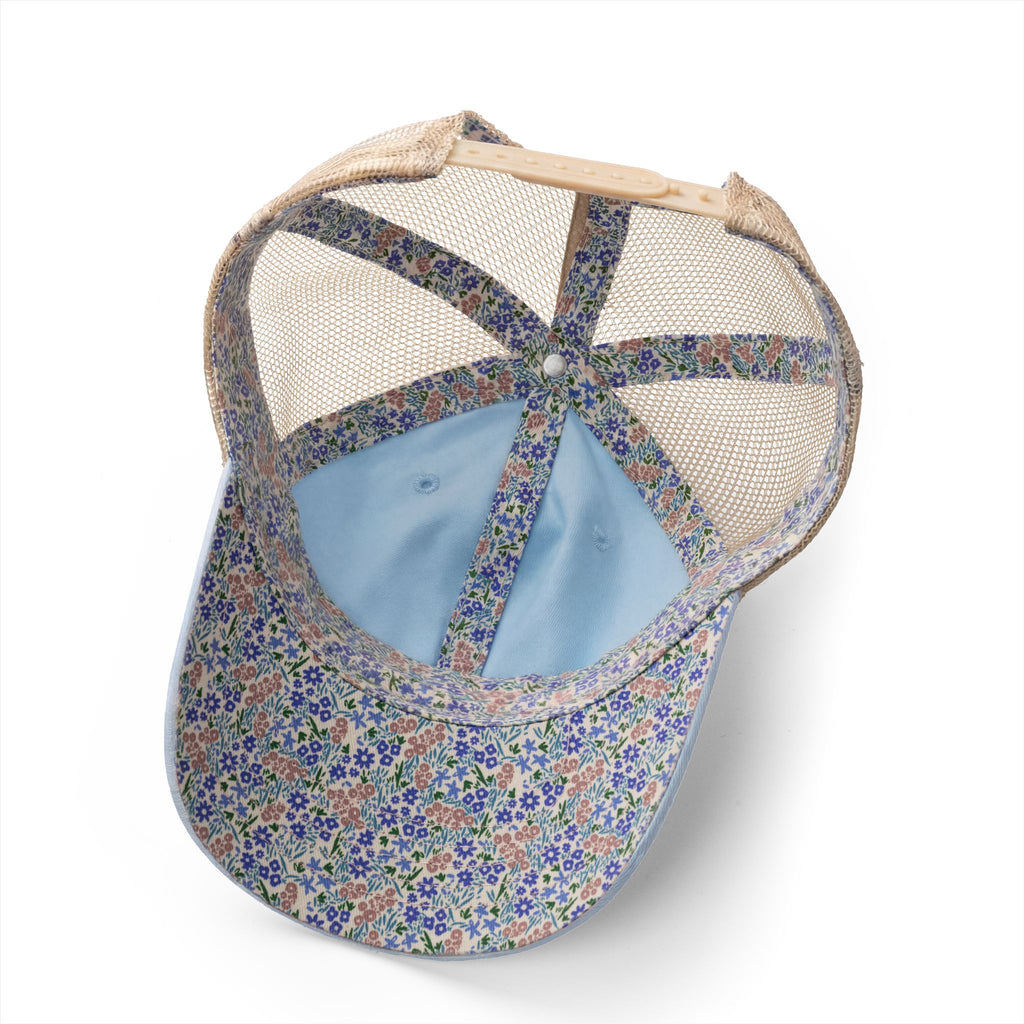 He cares for all, scripture paw print Women's Washed Mesh-Back Cap