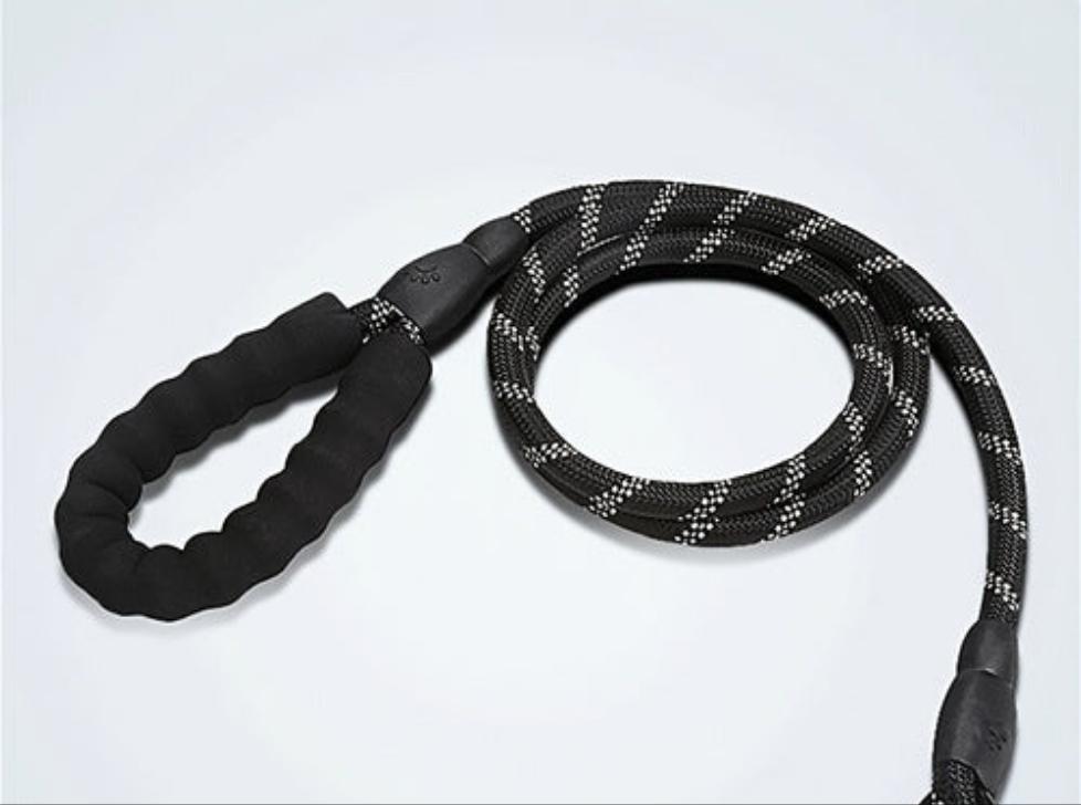 Durable refrective threads.dog leash