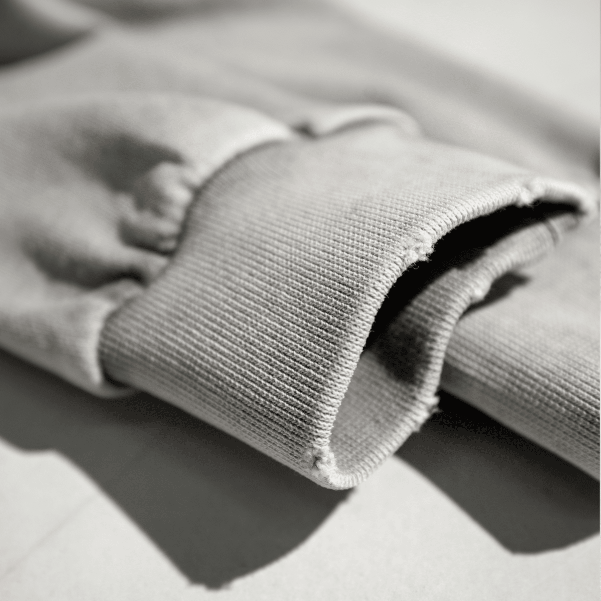 Washed Raw-Edge Cropped Crew Neck Sweatshirt