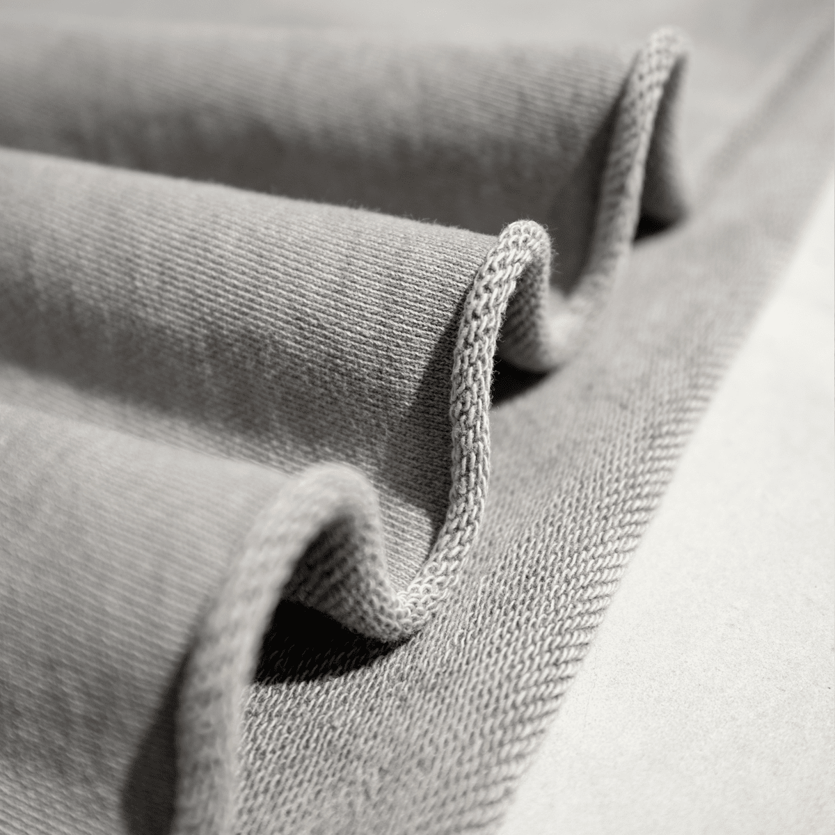 Washed Raw-Edge Cropped Crew Neck Sweatshirt