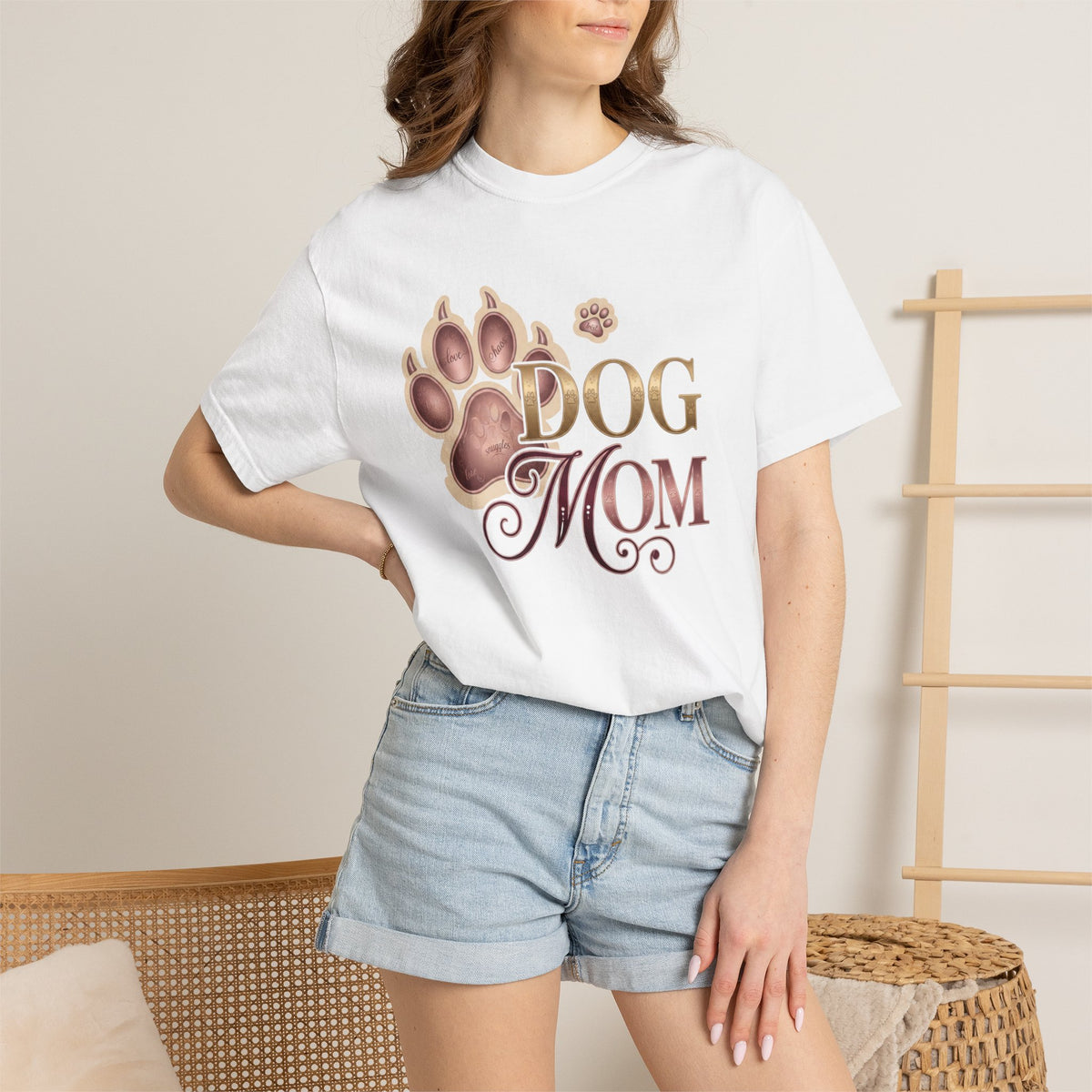 Dog Mom T-Shirt – Floral Pitbull Design, "Dog Mom" Graphic Tee for Pet Lovers