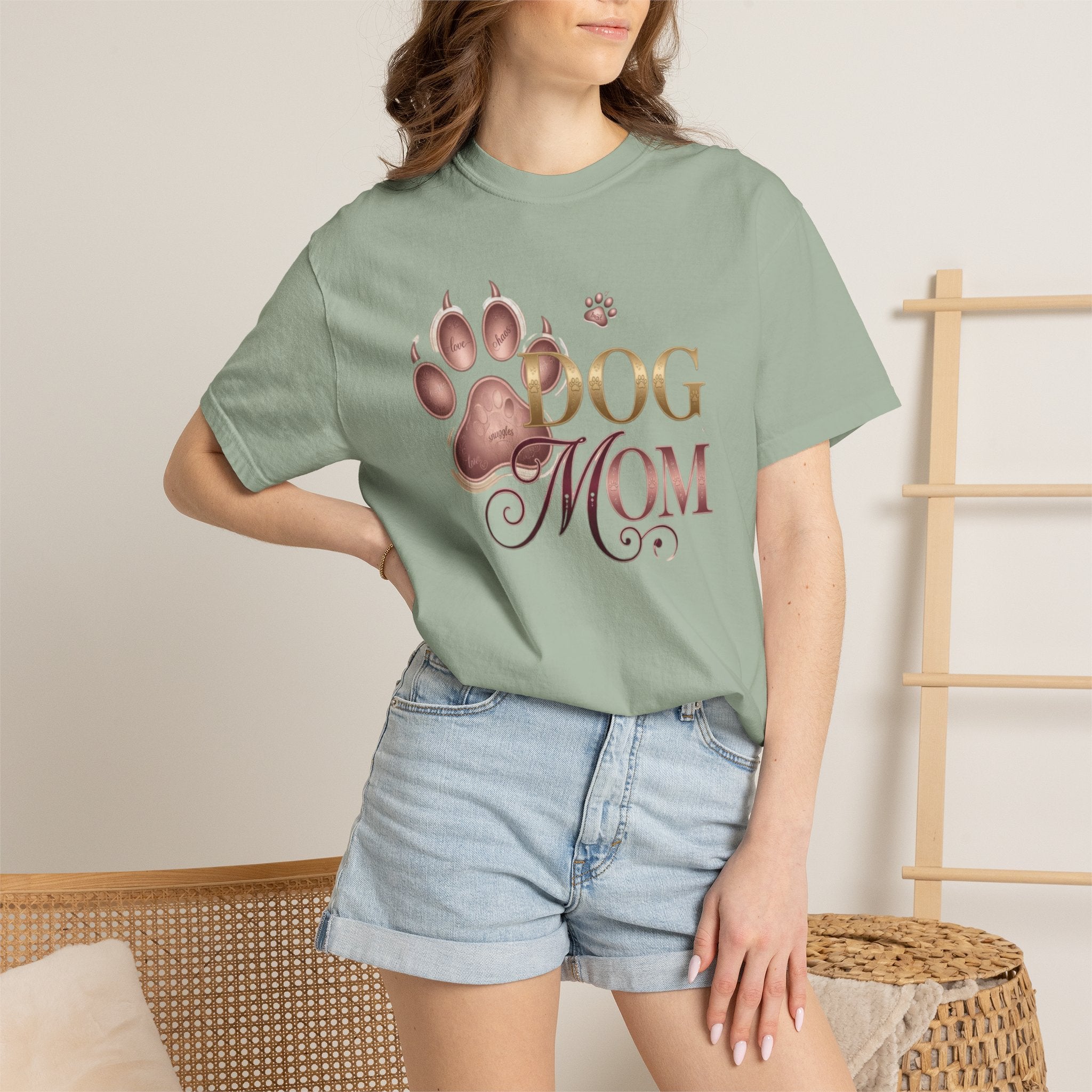 Dog Mom T-Shirt – Floral Pitbull Design, "Dog Mom" Graphic Tee for Pet Lovers