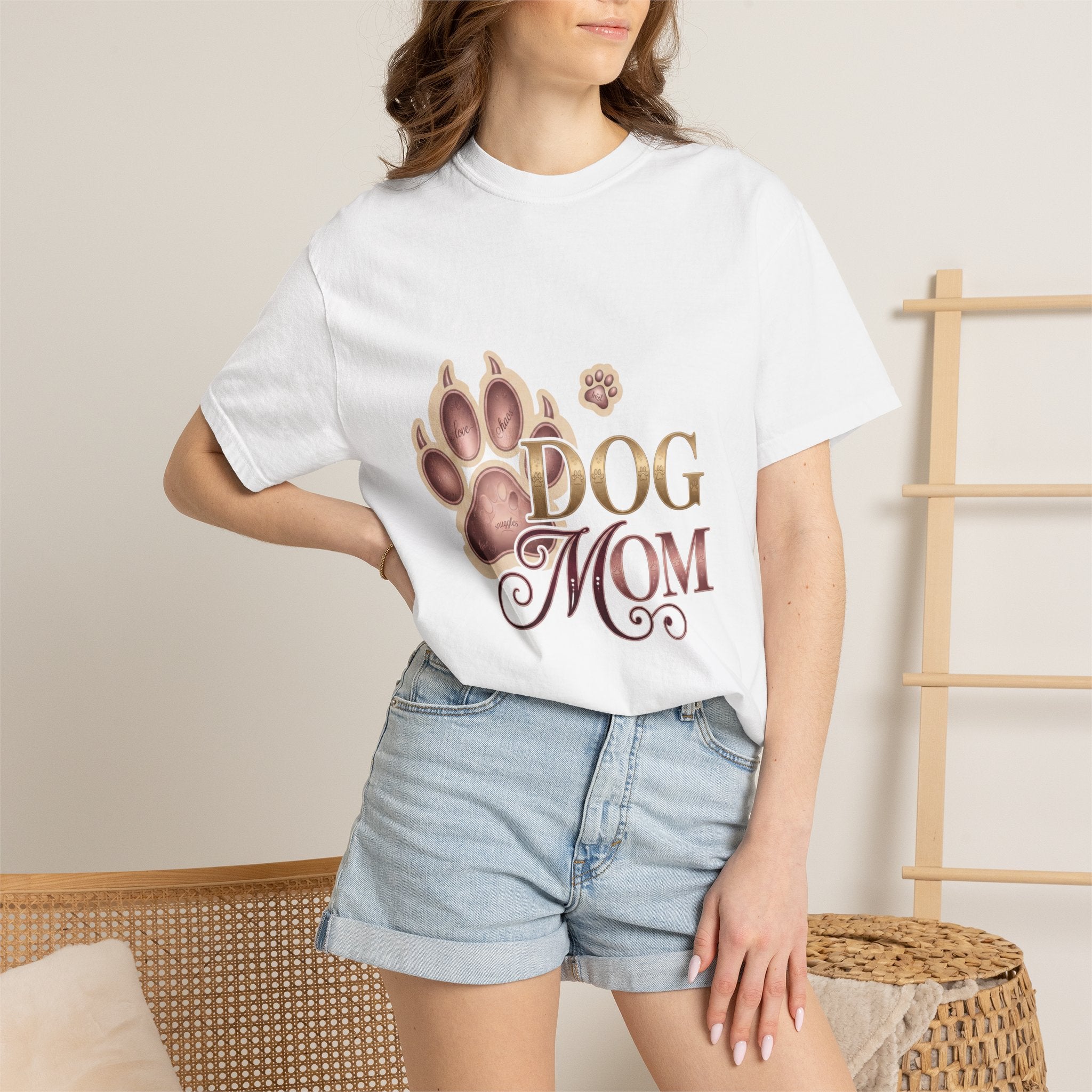 Dog Mom T-Shirt – Floral Pitbull Design, "Dog Mom" Graphic Tee for Pet Lovers