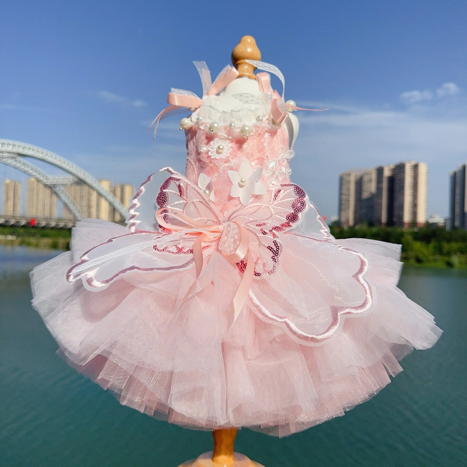 Luxury Pink Pet Dog Cat Clothes Fine Handmade Butterfly Flower Decor Lace Long Tail Cake Dresses For Small Medium Poodle Fashioned Furbabies