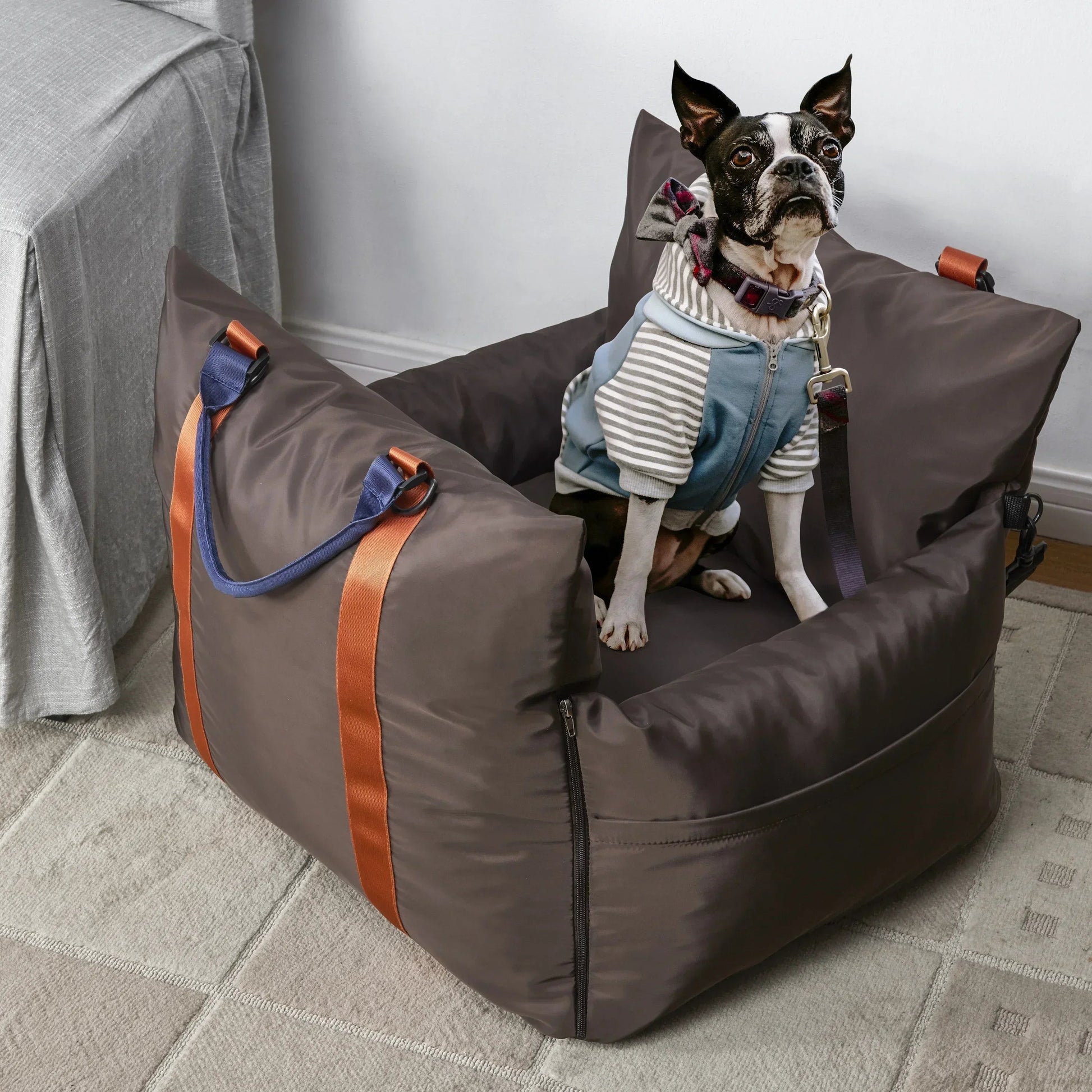 Multifunction Dog Car seat Luxury Dog Travel Bed Outdoor Pet Carrier bags Booster Seat with Safety dog Leash in side Fashioned Furbabies