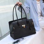 New Luxury PU Leather Pet Carrier Bag Breathable Handbag For Puppy Cat Fashion Dog One-shoulder Bag Portable Pet Travel Handbag Fashioned Furbabies