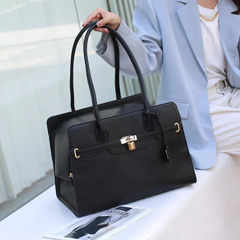 New Luxury PU Leather Pet Carrier Bag Breathable Handbag For Puppy Cat Fashion Dog One-shoulder Bag Portable Pet Travel Handbag Fashioned Furbabies