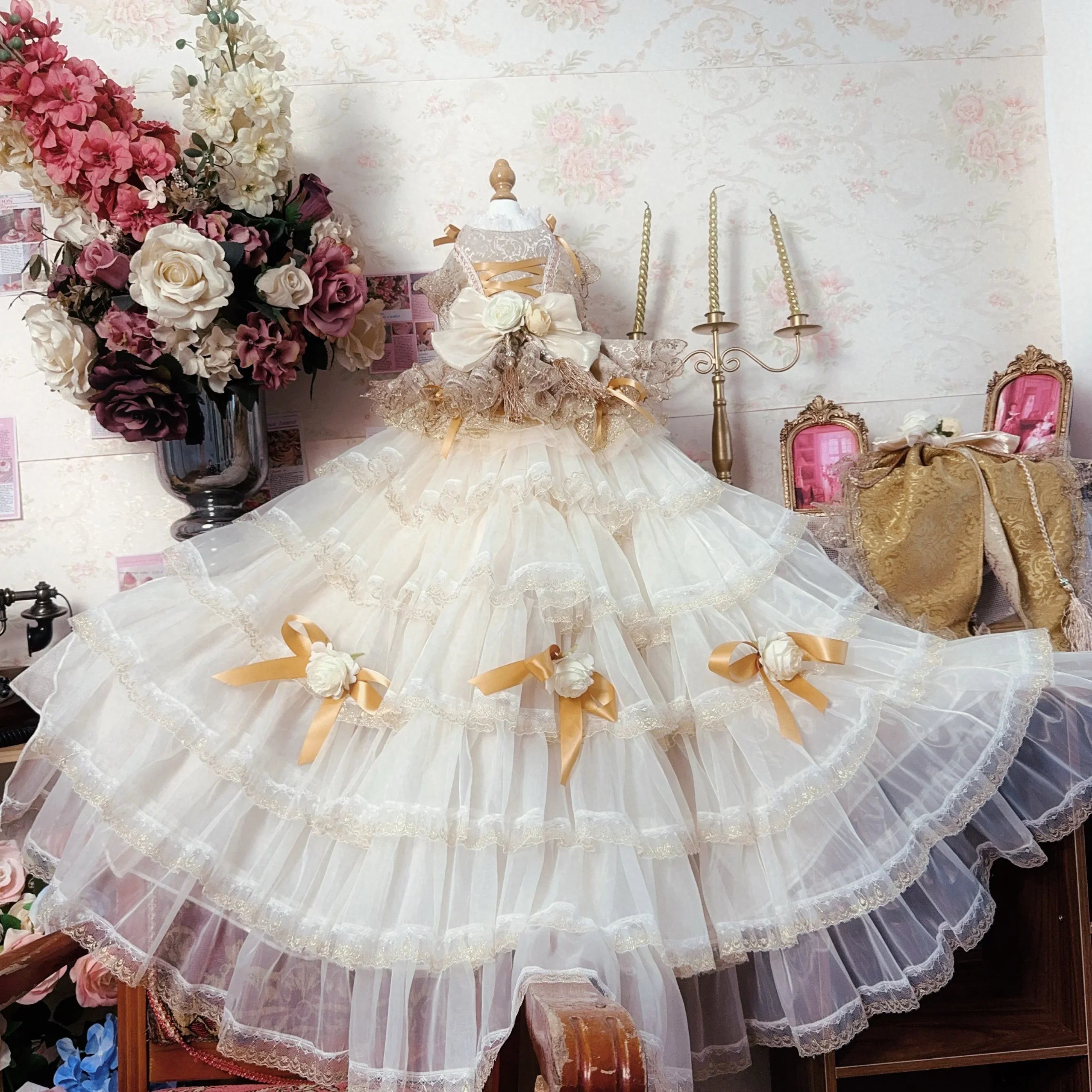 Luxury Champagne Pet Dog Clothes Fine Handmade Lace Flower Bow Tong Tail Princess Dress For Small Medium Dog Party Outfits Puppy Fashioned Furbabies