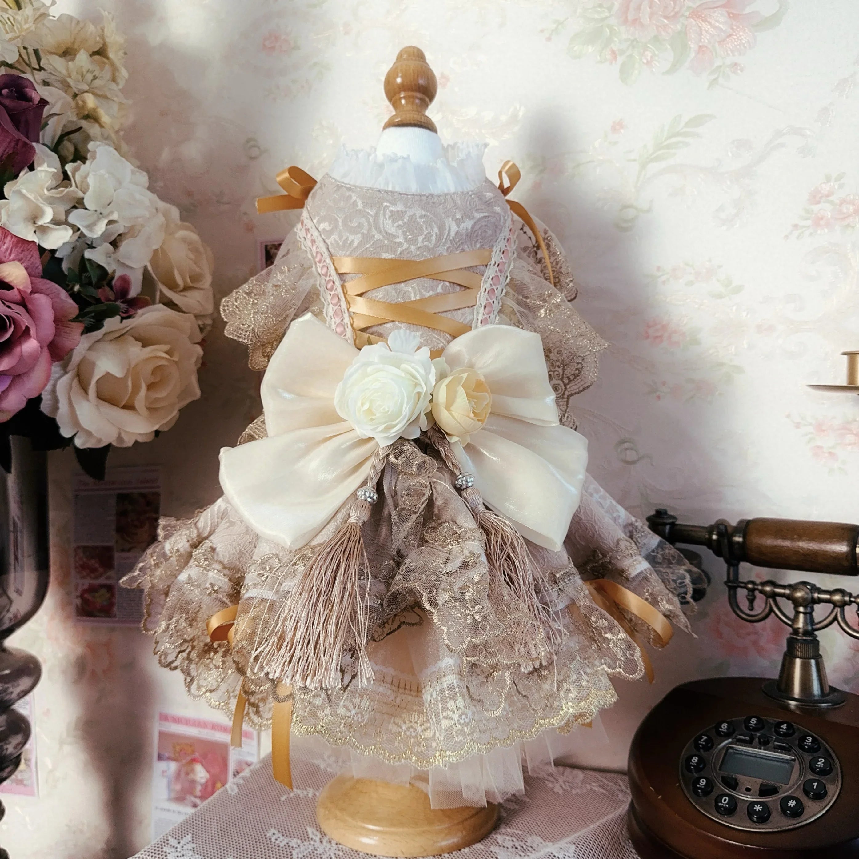 Luxury Champagne Pet Dog Clothes Fine Handmade Lace Flower Bow Tong Tail Princess Dress For Small Medium Dog Party Outfits Puppy Fashioned Furbabies