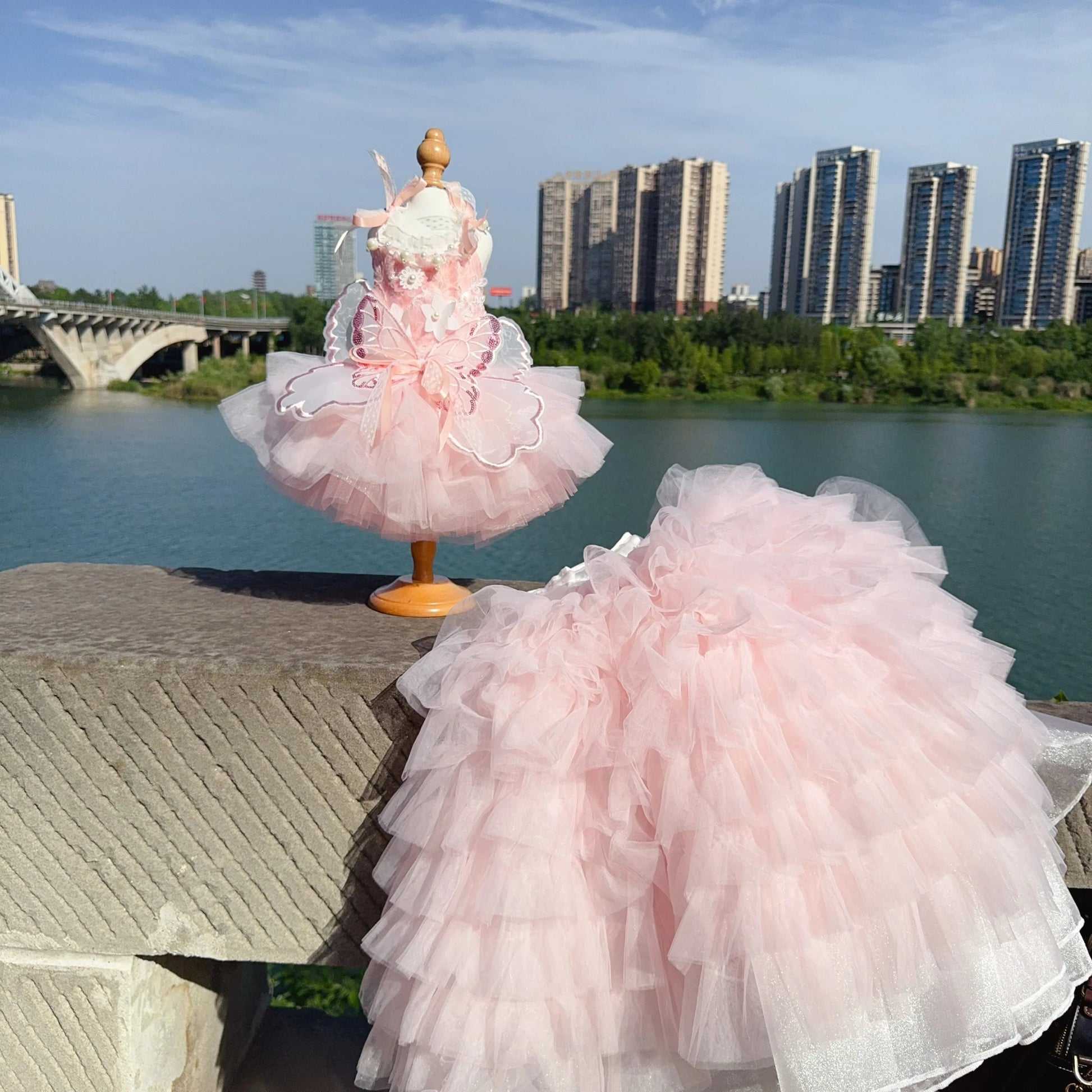 Luxury Pink Pet Dog Cat Clothes Fine Handmade Butterfly Flower Decor Lace Long Tail Cake Dresses For Small Medium Poodle Fashioned Furbabies