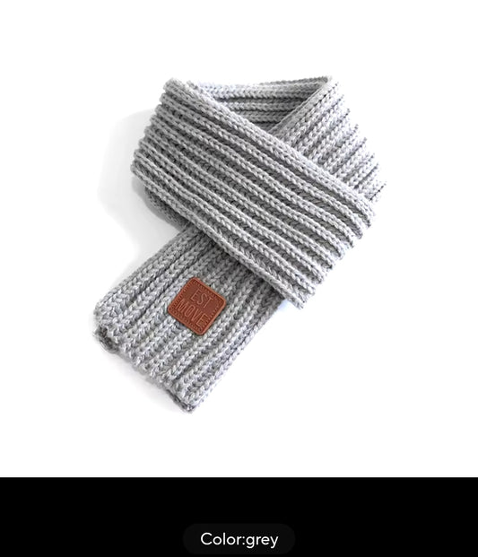 Warm kitted scarf