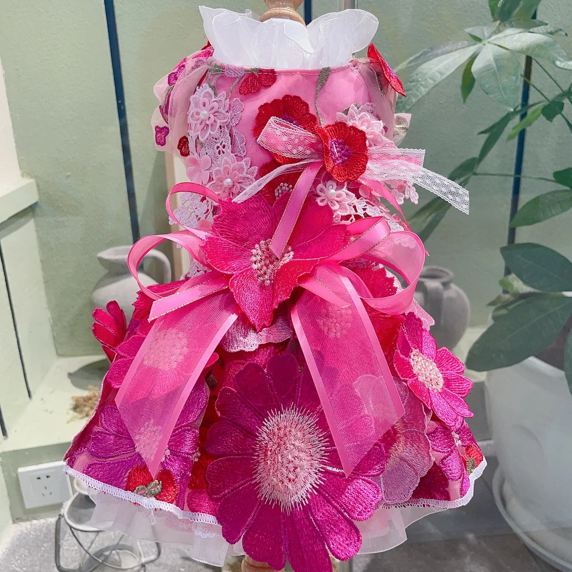 Luxury High-end Rose Red Pet Dog Clothes Handmade Sunflower Embroidery Long Tail Lace Princess Dress For Small Medium Dog Poodle Fashioned Furbabies
