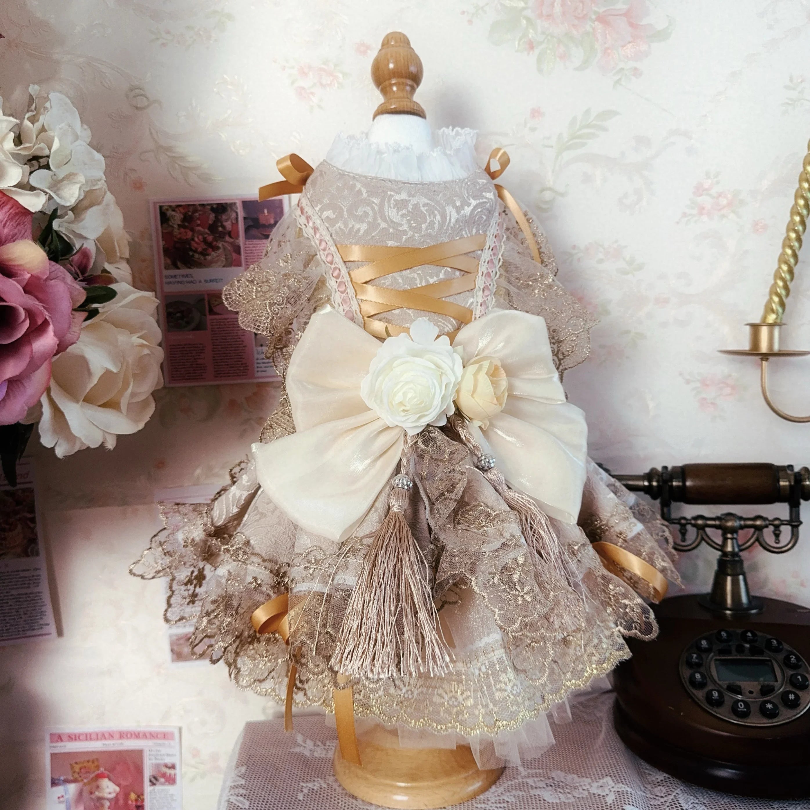 Luxury Champagne Pet Dog Clothes Fine Handmade Lace Flower Bow Tong Tail Princess Dress For Small Medium Dog Party Outfits Puppy Fashioned Furbabies