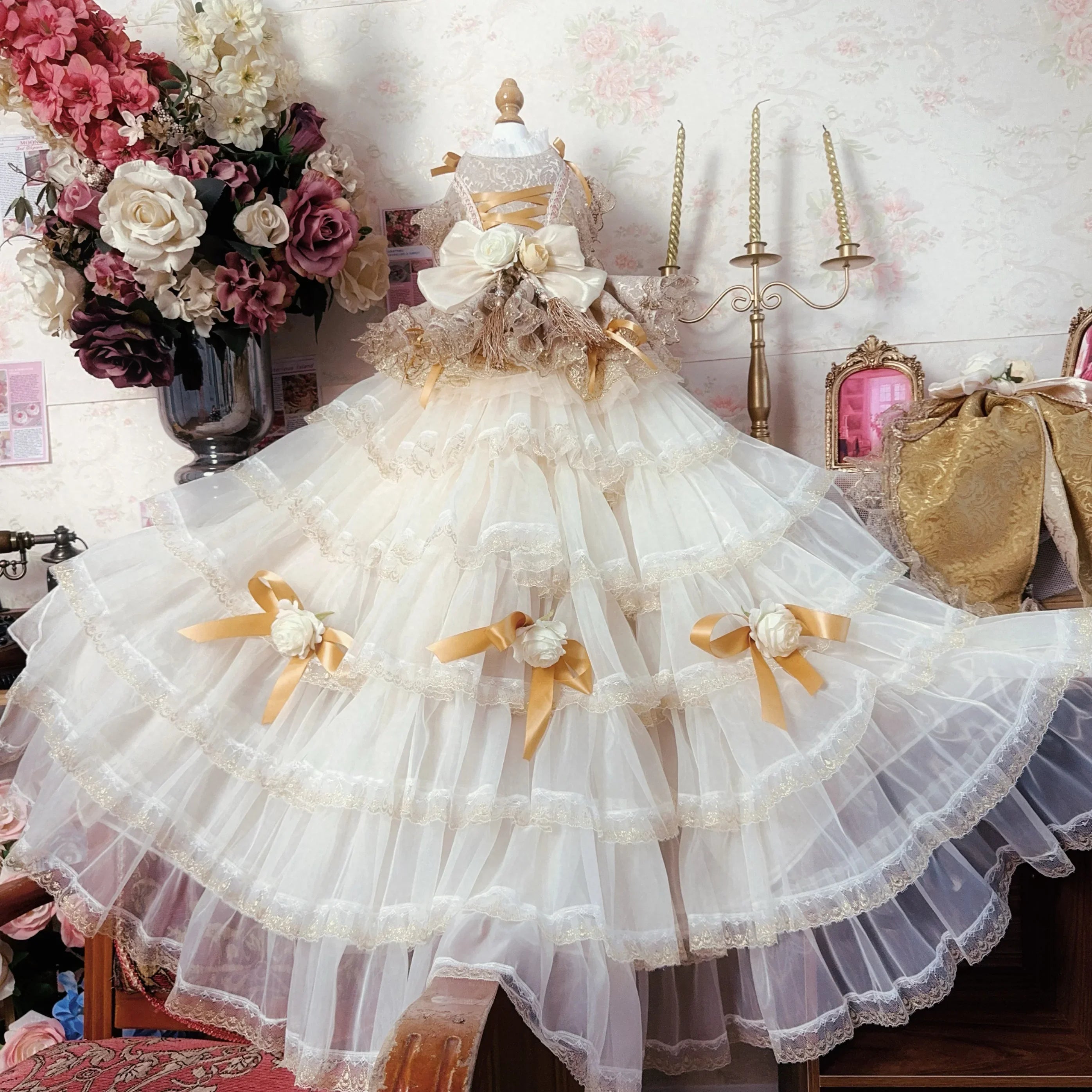 Luxury Champagne Pet Dog Clothes Fine Handmade Lace Flower Bow Tong Tail Princess Dress For Small Medium Dog Party Outfits Puppy Fashioned Furbabies